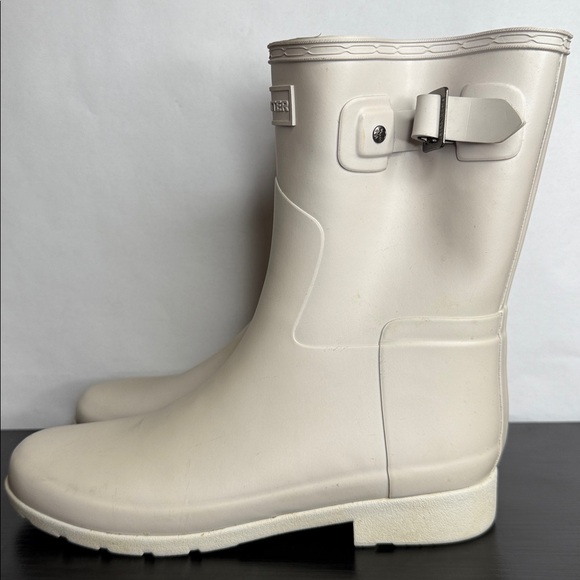 Hunter Women's Refined Short Waterproof Rain Boot in Beige Size 9 - Picture 2 of 13